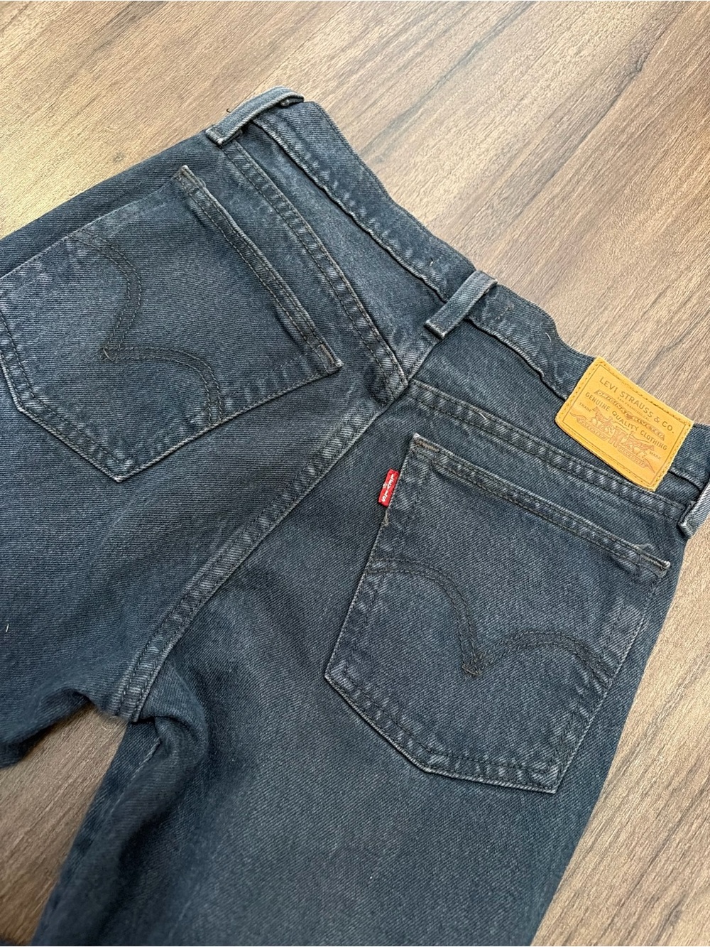 Size 25 Levi’s Wedgie